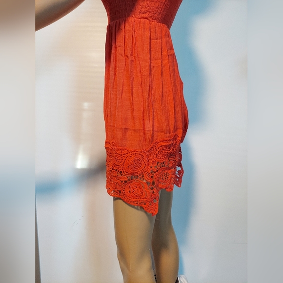 Statement Red: Icon Apparel's Vibrant Short-Sleeve Dress in Size M - Picture 7 of 16